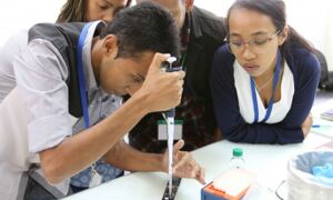 Health professionals being trained in using DNA sequencing to diagnose 
drug-resistant tuberculosis
